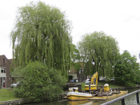 907977 Afbeelding van werkzaamheden op de Vecht, bij het landhoofd ter hoogte Pellecussenbrug in de Lauwerecht te ...